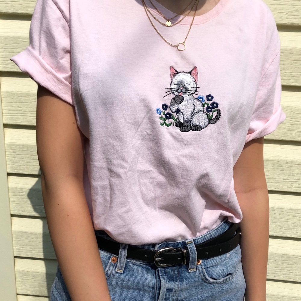 Adorable embroidered pink cat t-shirt